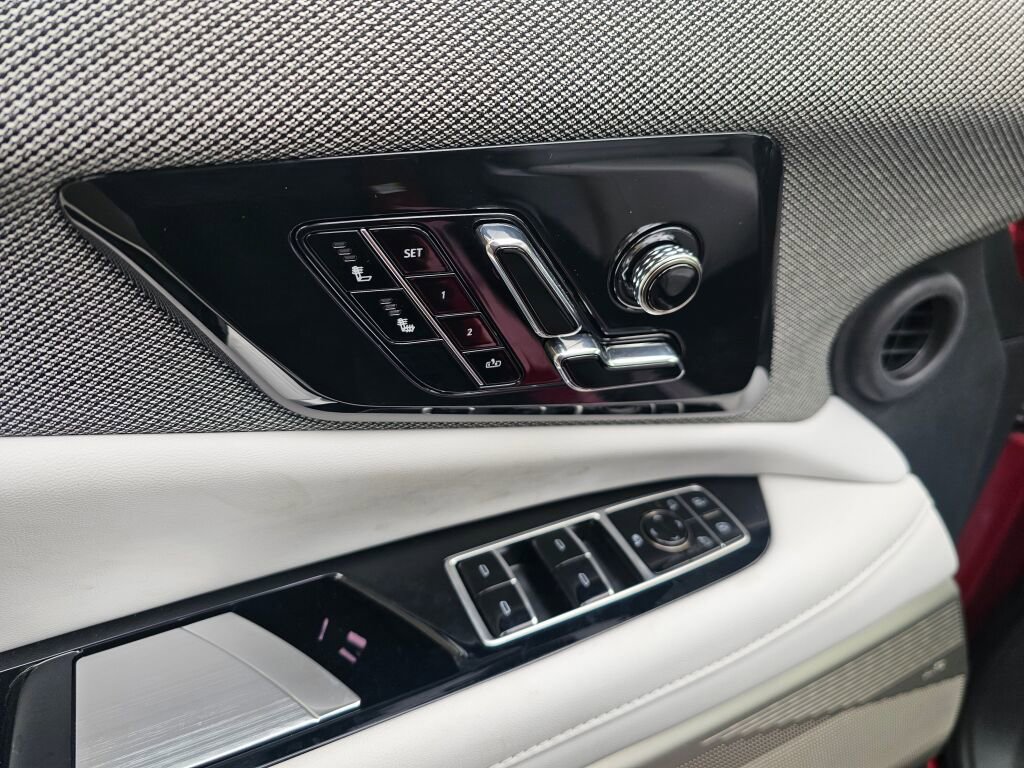 New 2026 Cadillac Optiq Luxury 1 image 30