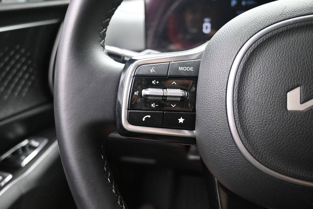 Used 2025 Kia Sorento S FWD image 17