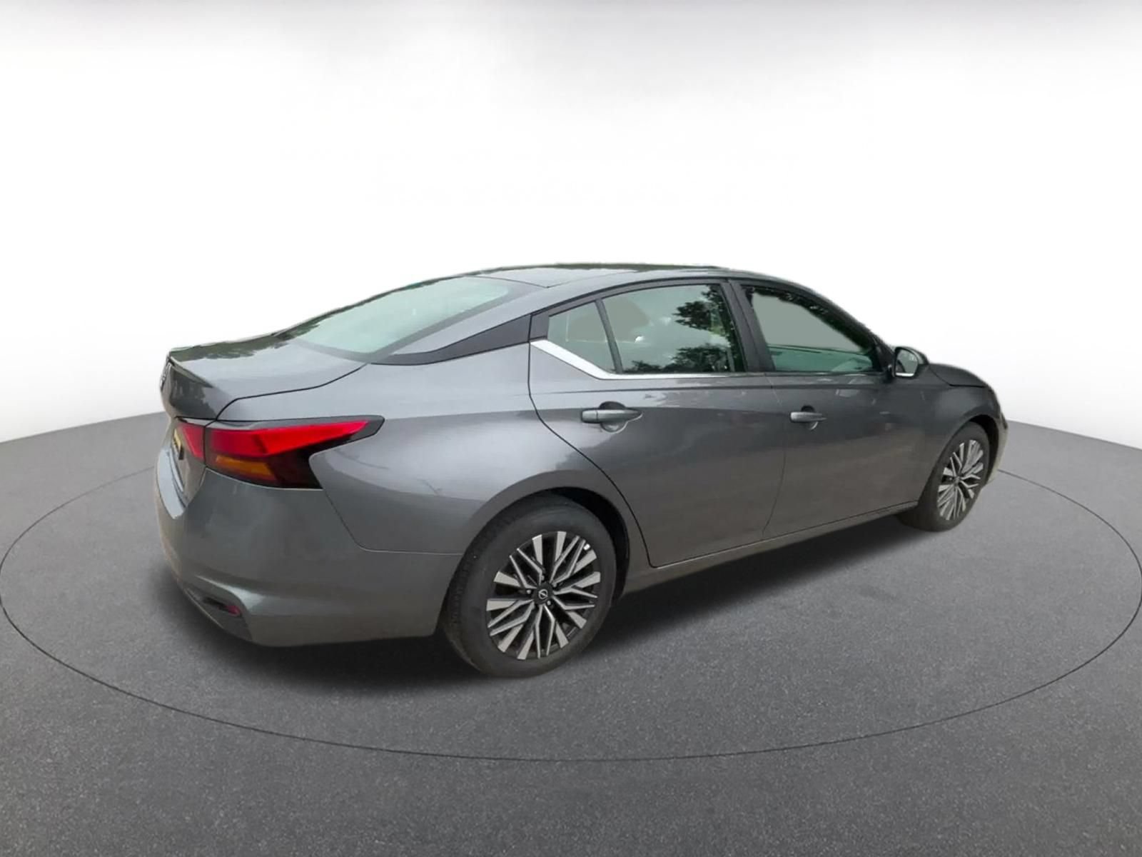 Used 2026 Nissan Altima 2.5 SV FWD image 11