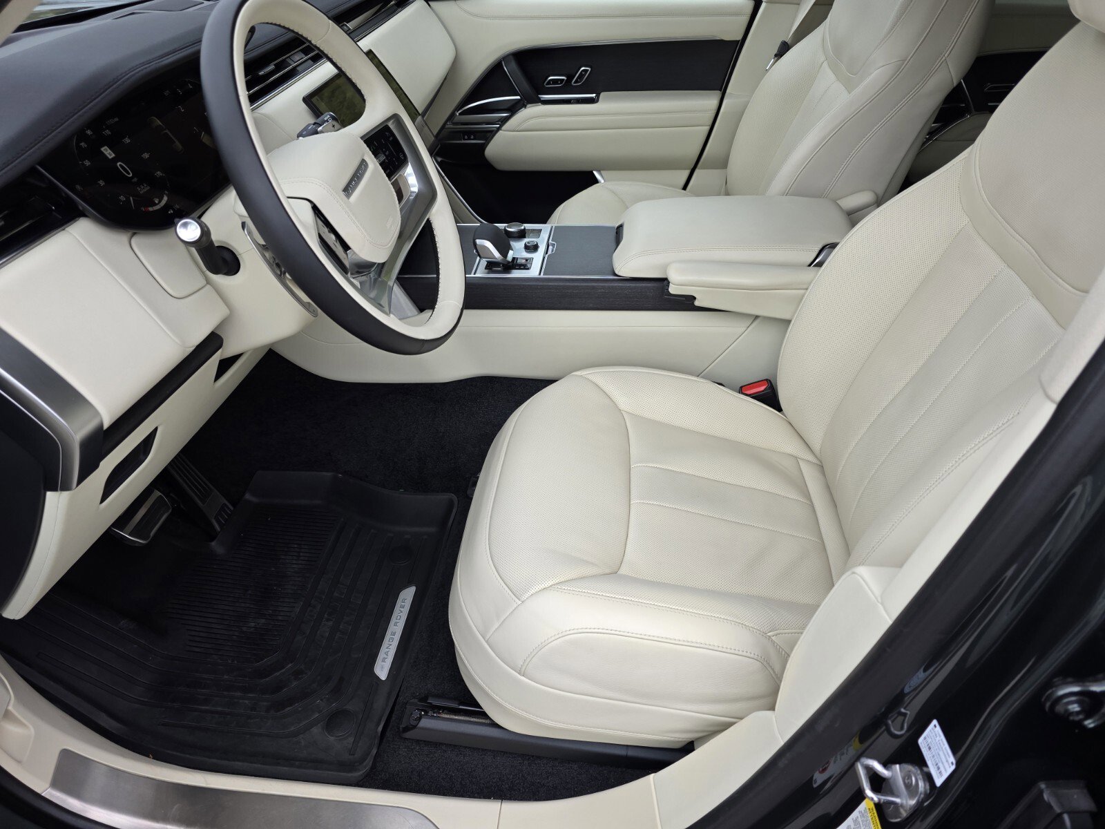 Certified 2023 Land Rover Range Rover SE image 10