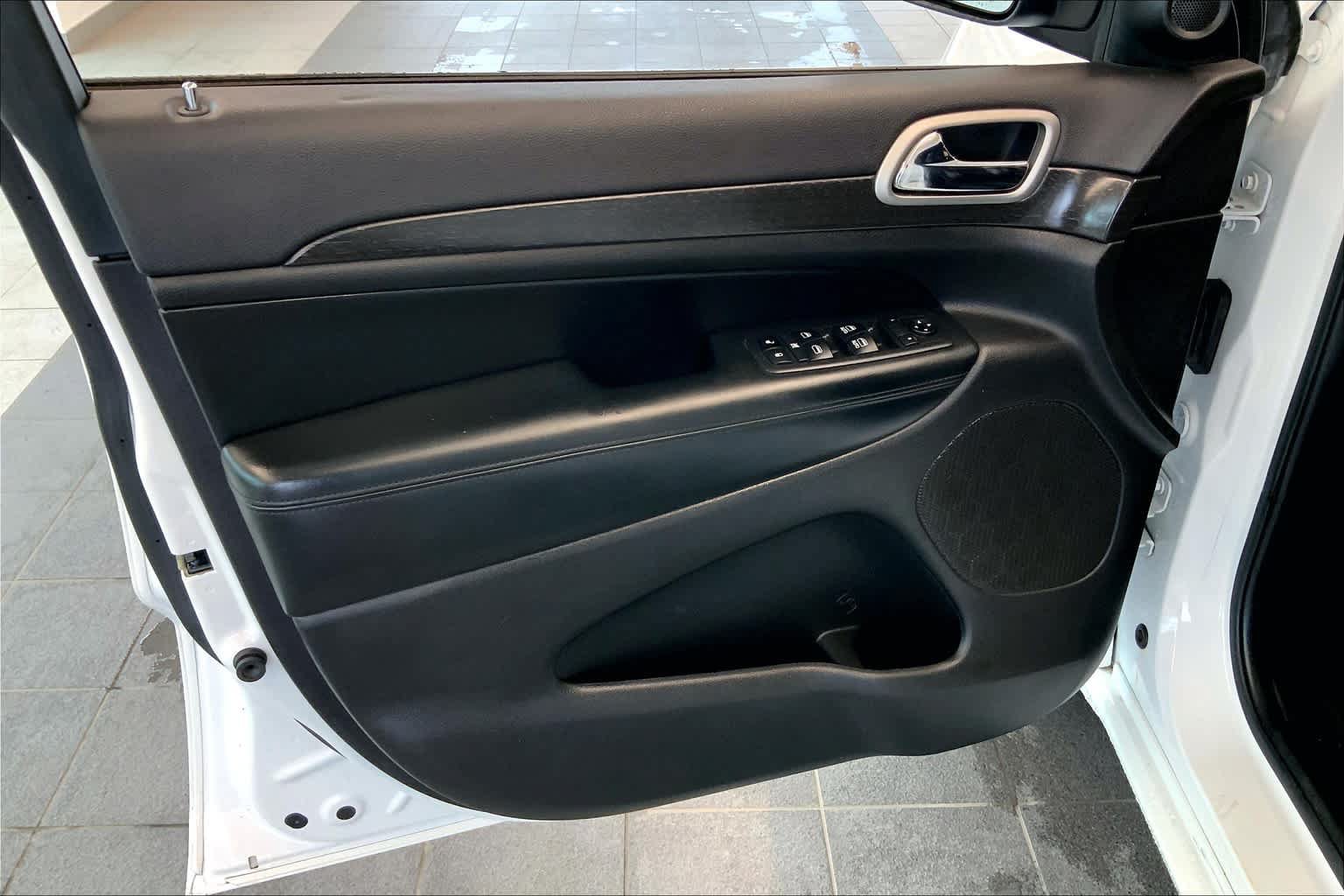 Used 2018 Jeep Grand Cherokee Altitude RWD image 21
