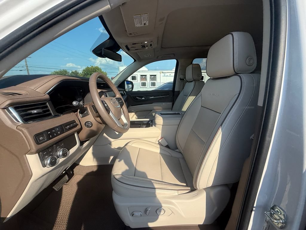 Used 2023 GMC Yukon XL Denali AWD/4WD image 12
