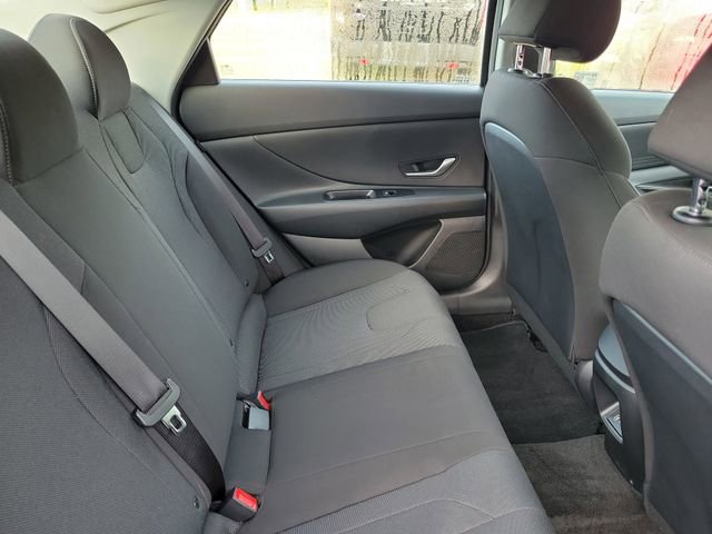 Used 2025 Hyundai Elantra SE FWD image 29