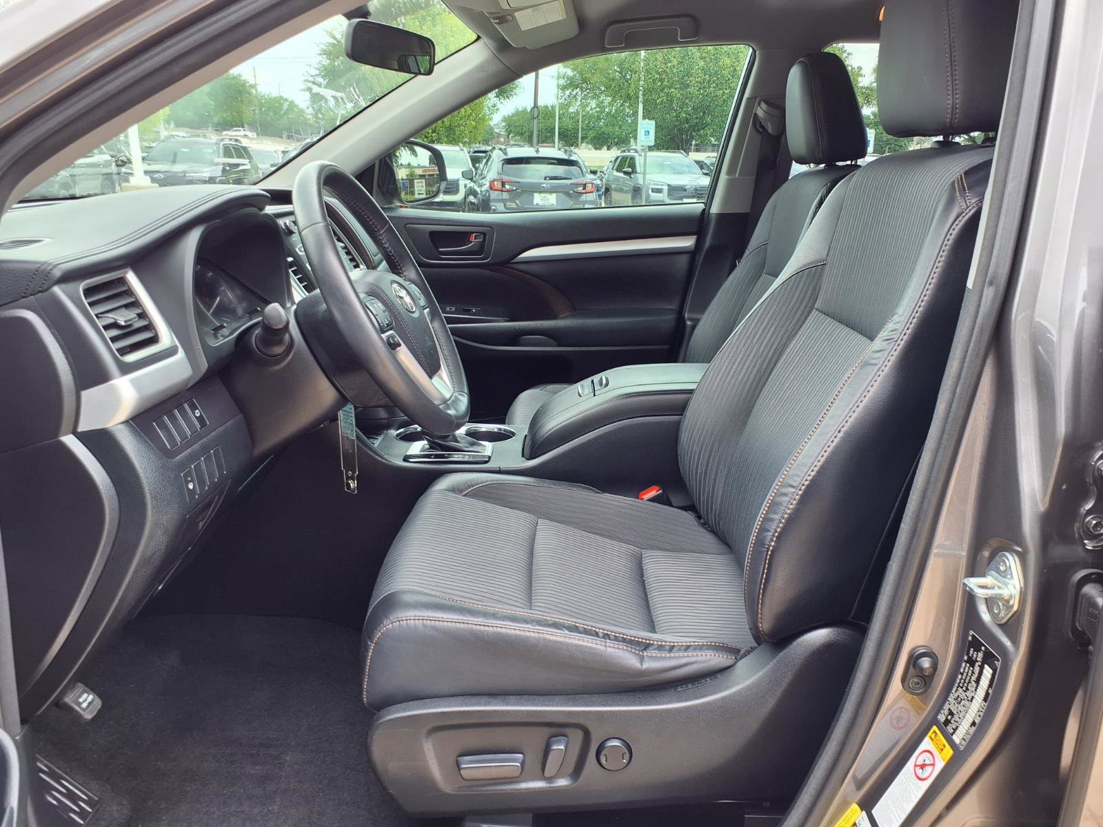 Used 2015 Toyota Highlander Plus FWD image 17