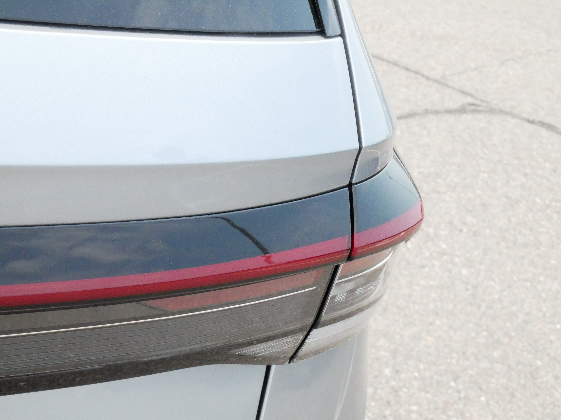 Used 2025 Volkswagen Taos SE w/ Panoramic Sunroof Package AWD/4WD image 17