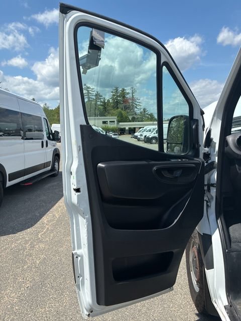 Used 2023 Mercedes-Benz Sprinter 2500 image 25