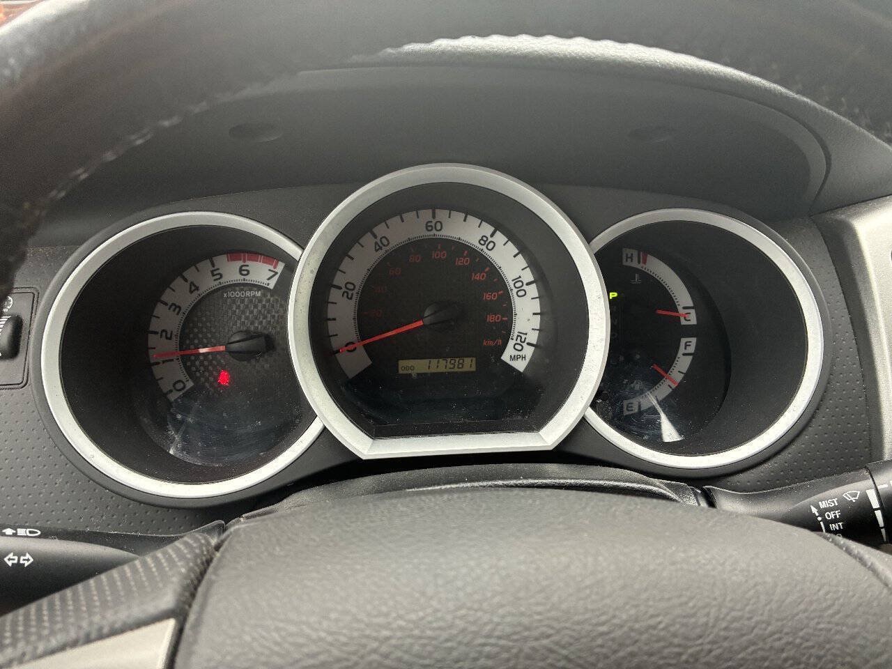 Used 2015 Toyota Tacoma 4x4 Access Cab V6 w/ TRD Sport Package image 15