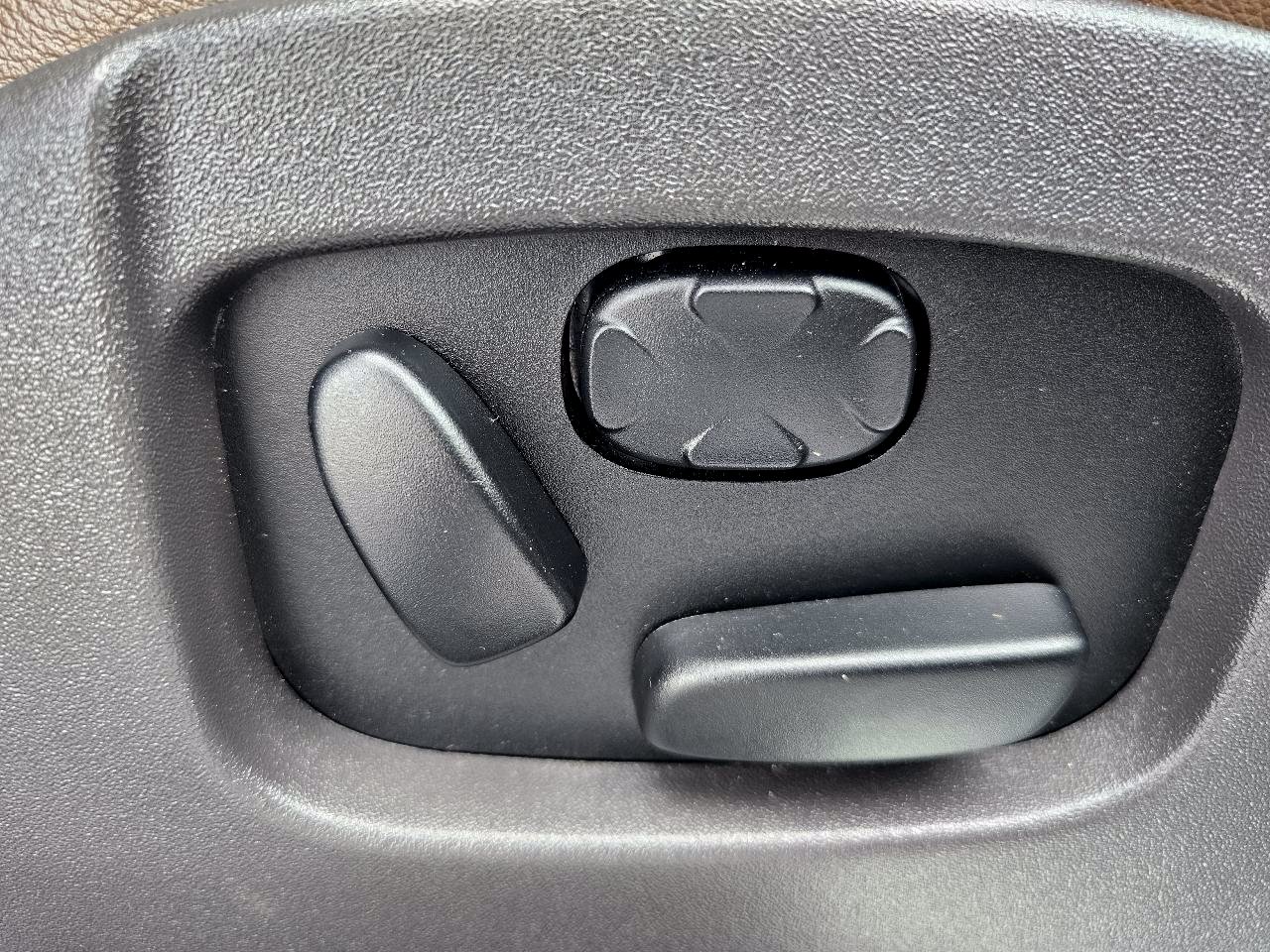 Used 2014 Lincoln MKT AWD image 29