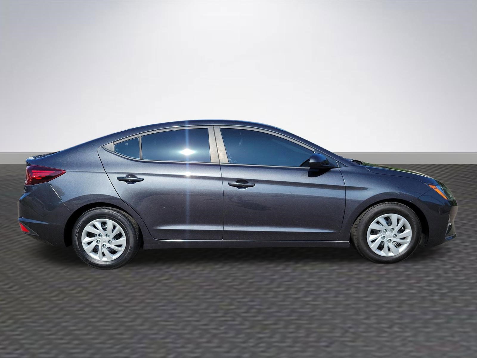 Used 2020 Hyundai Elantra SE FWD image 4