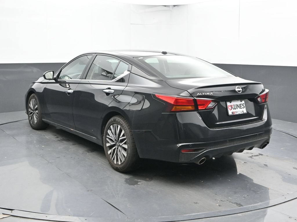 Used 2024 Nissan Altima 2.5 SV w/ SV Premium Package FWD image 11