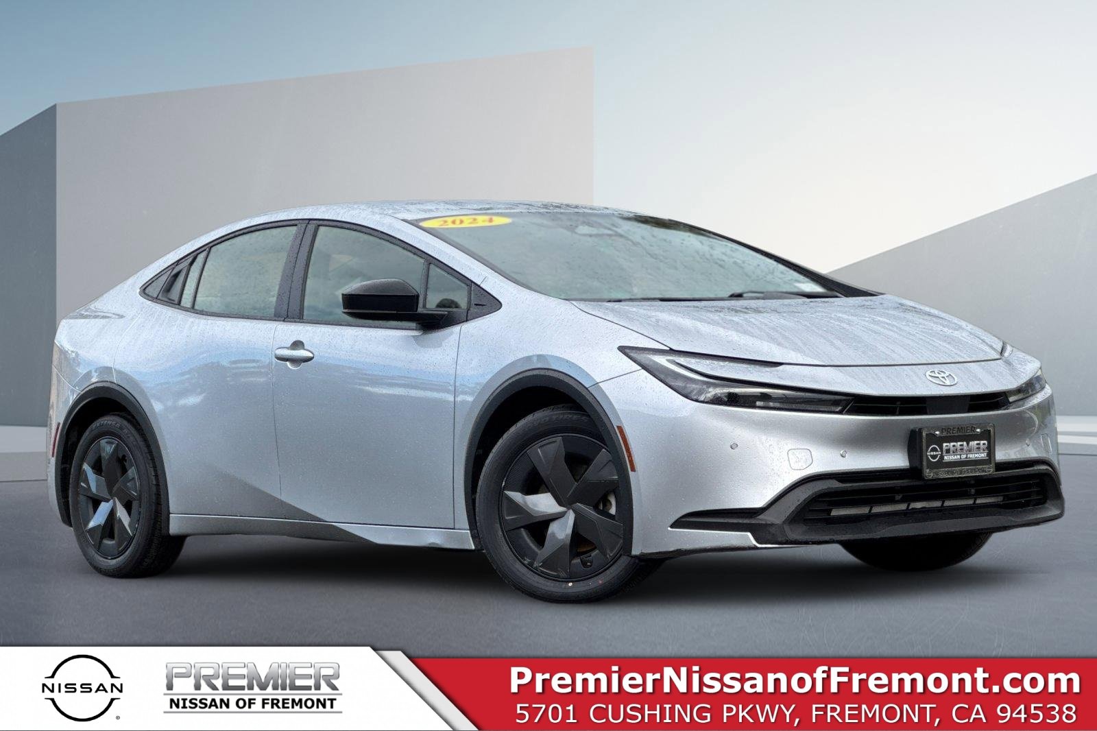 Used 2024 Toyota Prius LE image 1