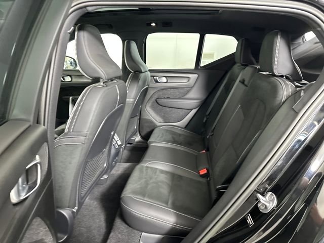 Used 2023 Volvo XC40 Recharge Ultimate image 25
