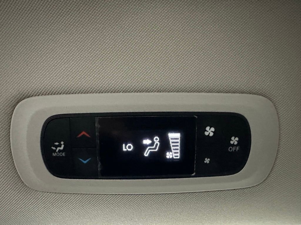 Used 2023 Chrysler Voyager LX image 45