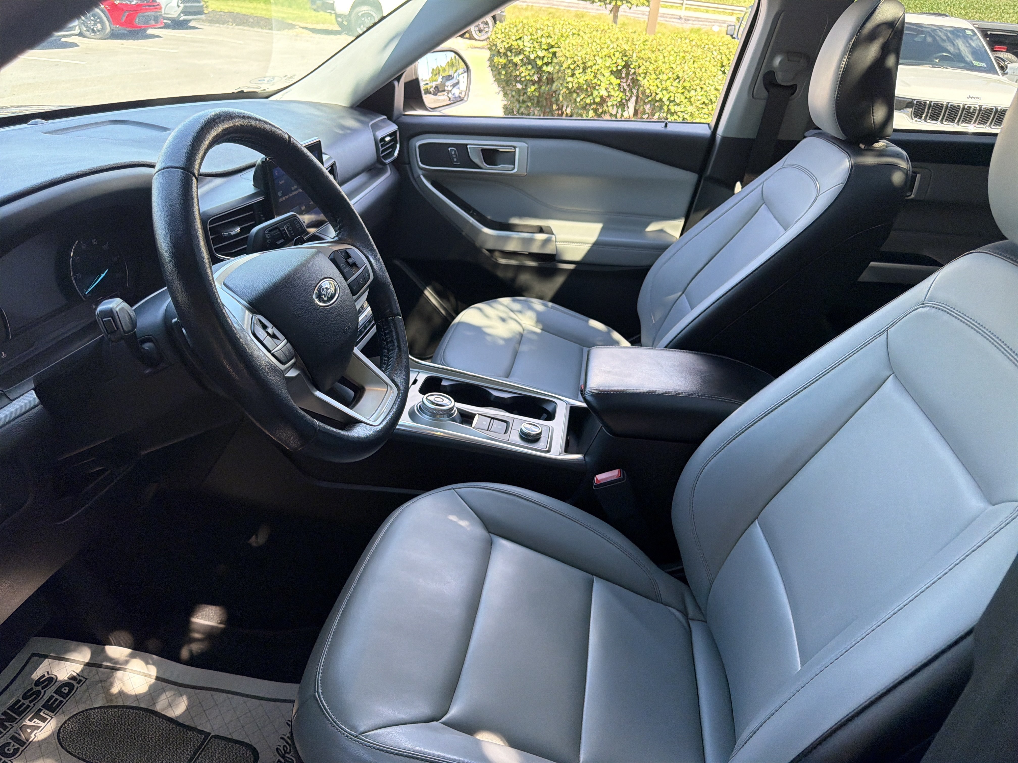 Used 2021 Ford Explorer XLT w/ Equipment Group 202A AWD/4WD image 12