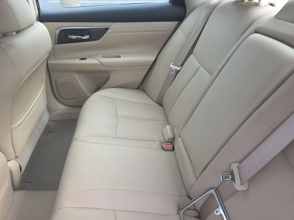 Used 2013 Nissan Altima 3.5 SL w/ Technology Pkg FWD image 16