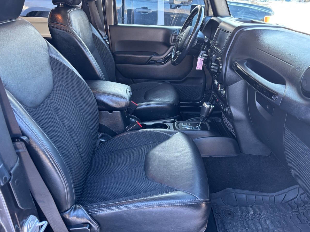 Used 2017 Jeep Wrangler Sahara image 17