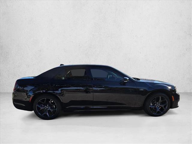Used 2023 Chrysler 300 Touring L image 4