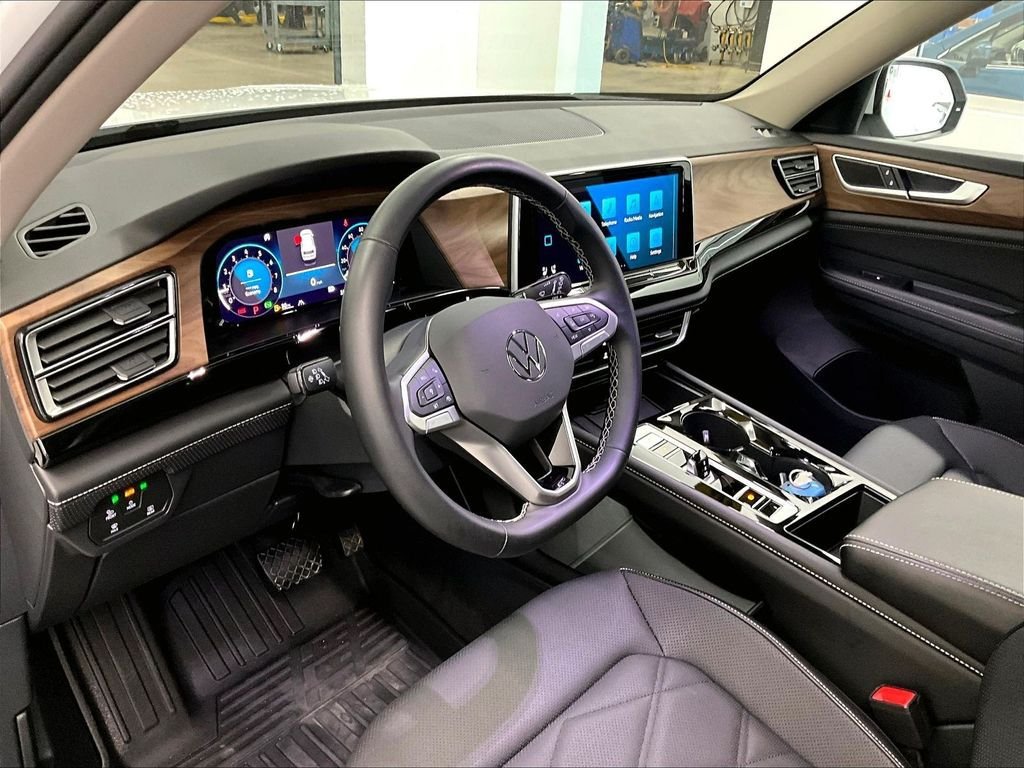 Used 2025 Volkswagen Atlas SE AWD/4WD image 8