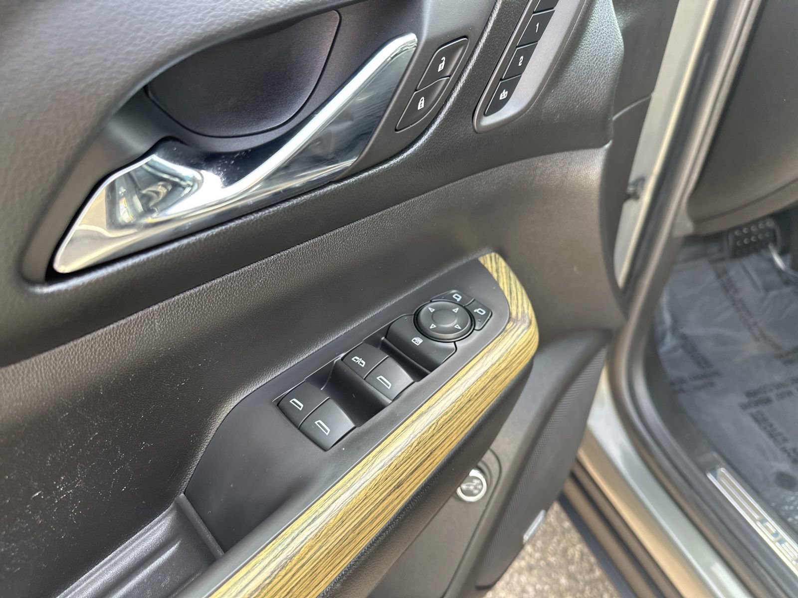 Used 2018 GMC Acadia Denali AWD/4WD image 19