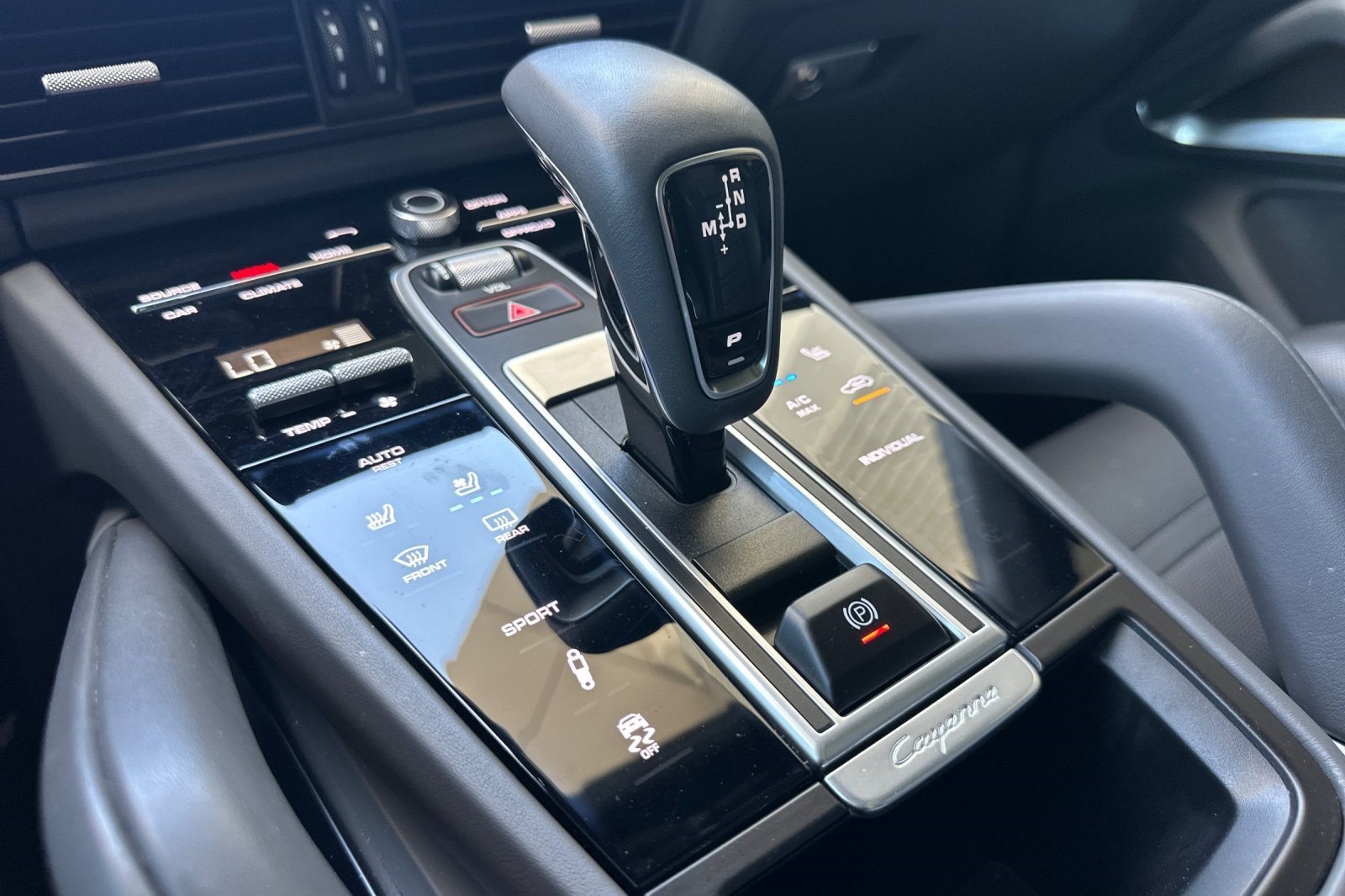 Used 2019 Porsche Cayenne Turbo AWD/4WD image 17