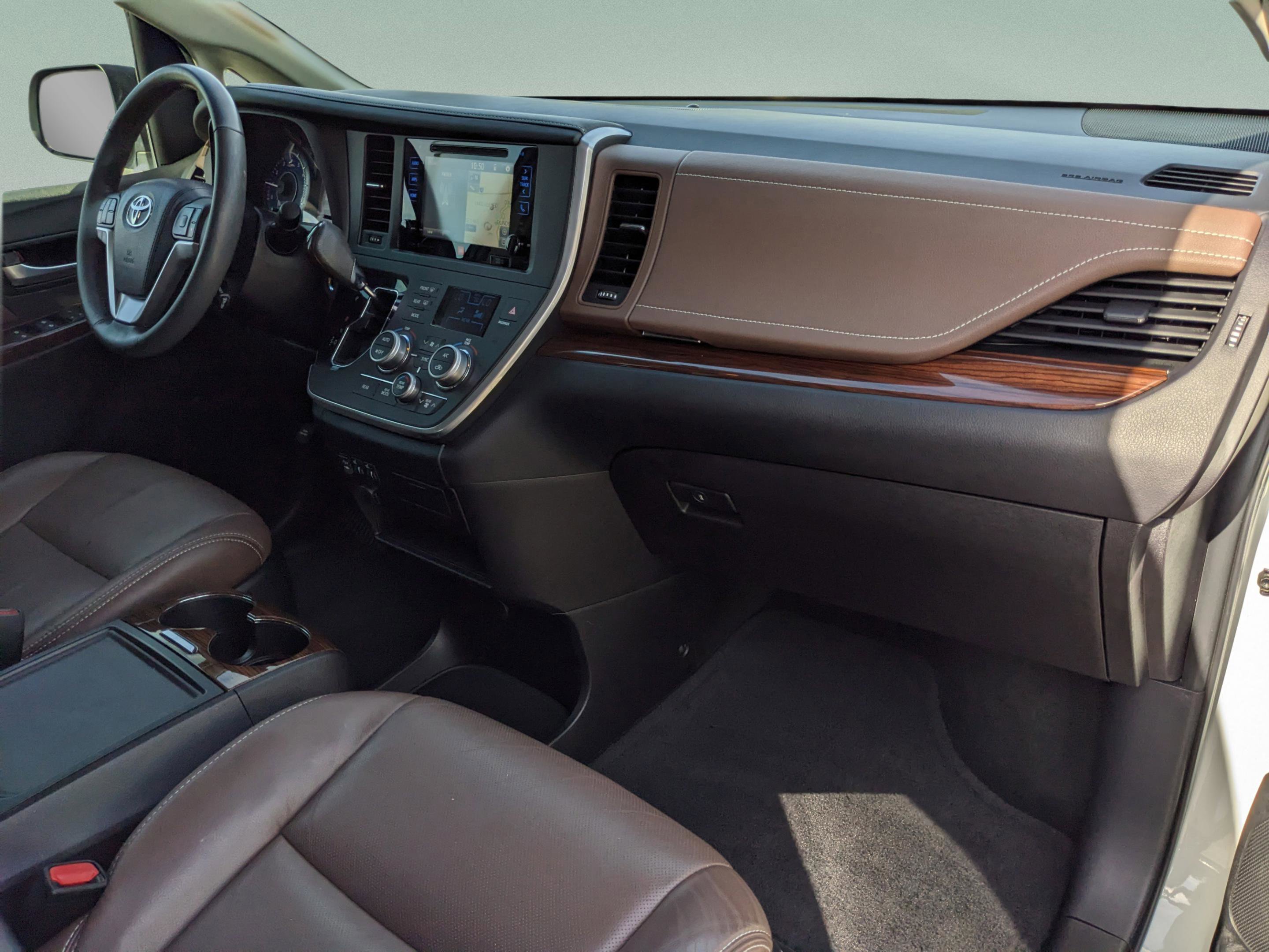 Used 2017 Toyota Sienna Limited image 16