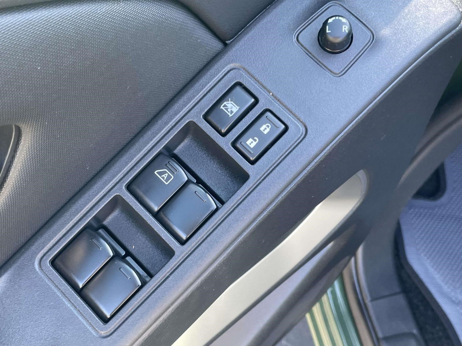 Used 2022 Nissan Frontier SV AWD/4WD image 17