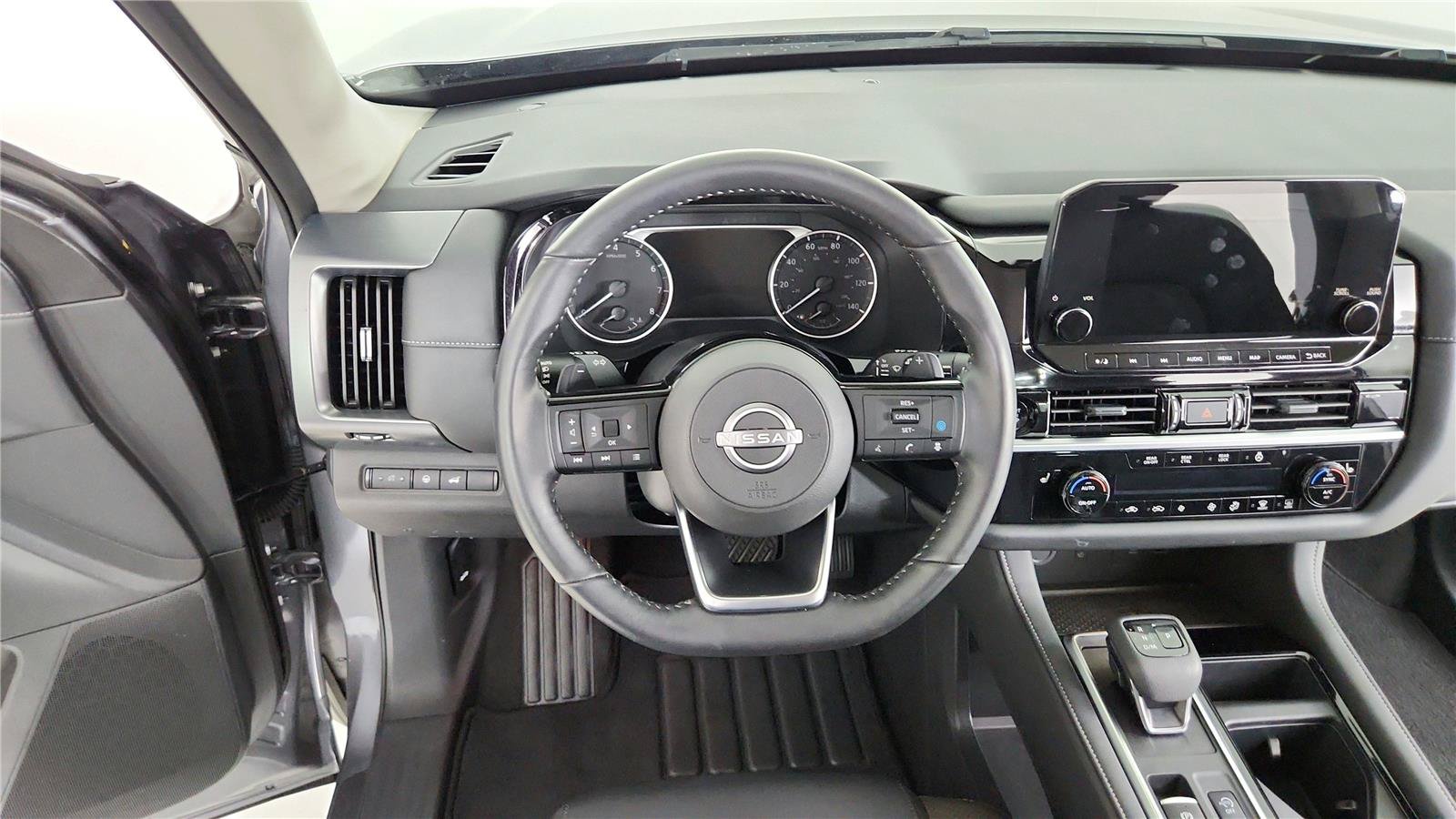 Used 2025 Nissan Pathfinder SL FWD image 19