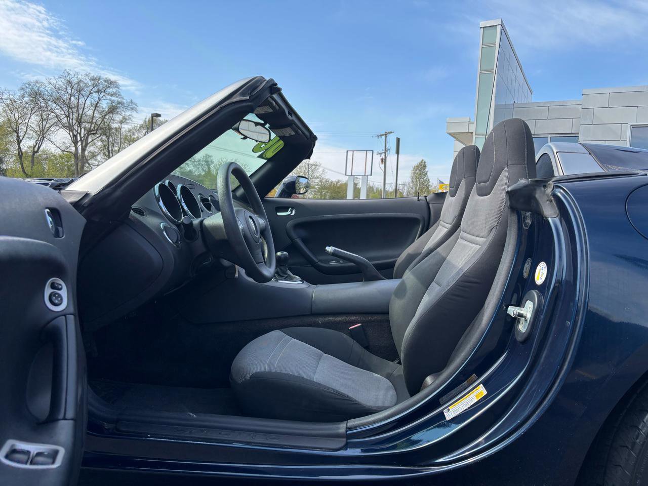 Used 2006 Pontiac Solstice Convertible w/ Power Package RWD image 13