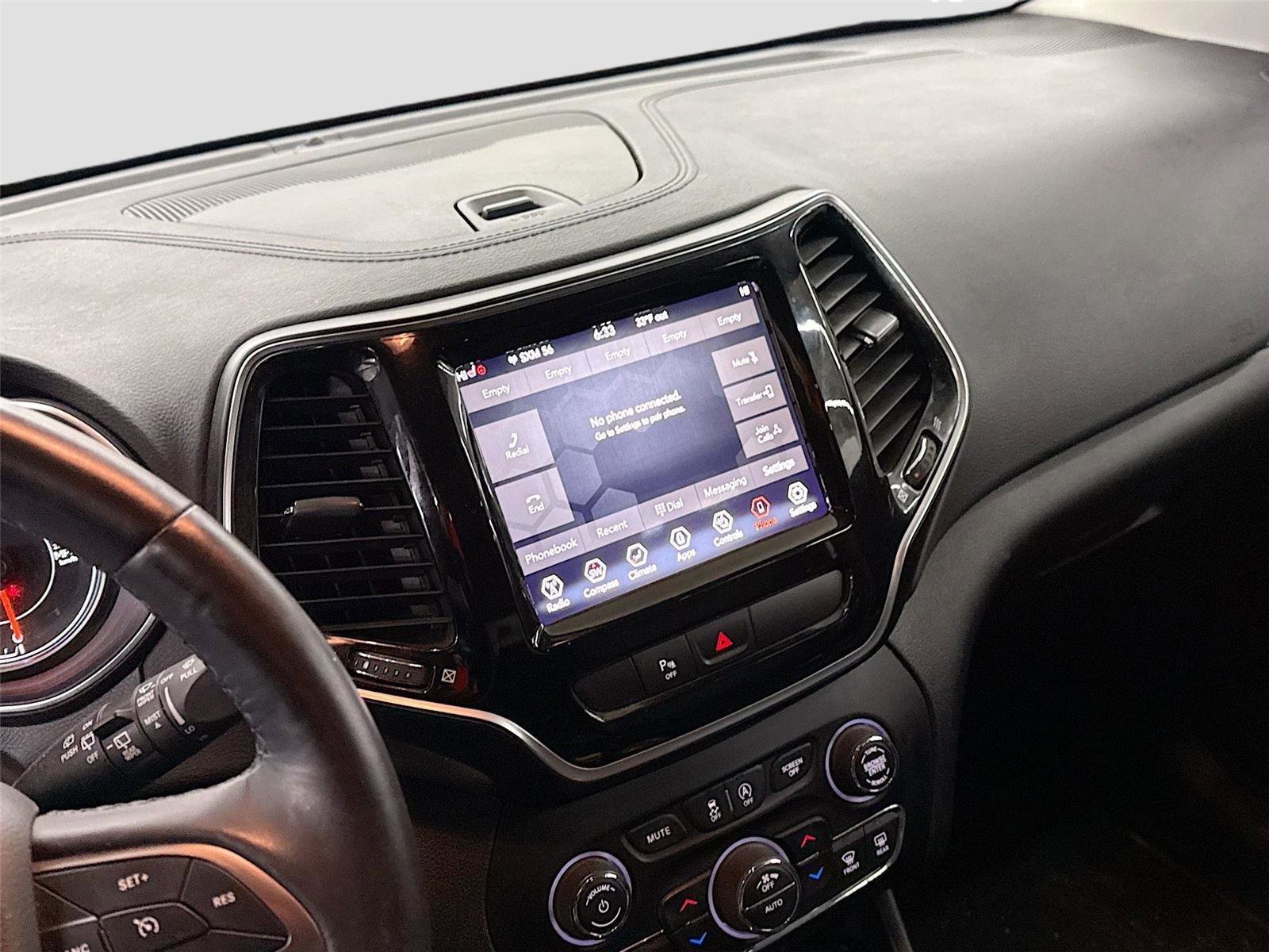 Used 2019 Jeep Cherokee Limited image 3