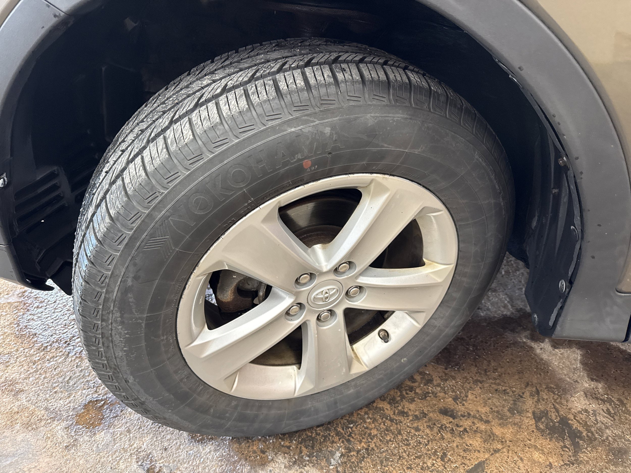 Used 2014 Toyota RAV4 XLE AWD/4WD image 4