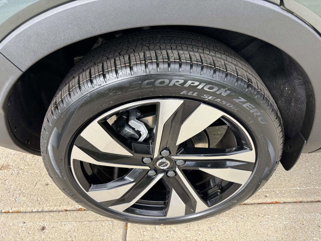 New 2026 Volvo XC40 B5 Ultra w/ Protection Package Premier image 10