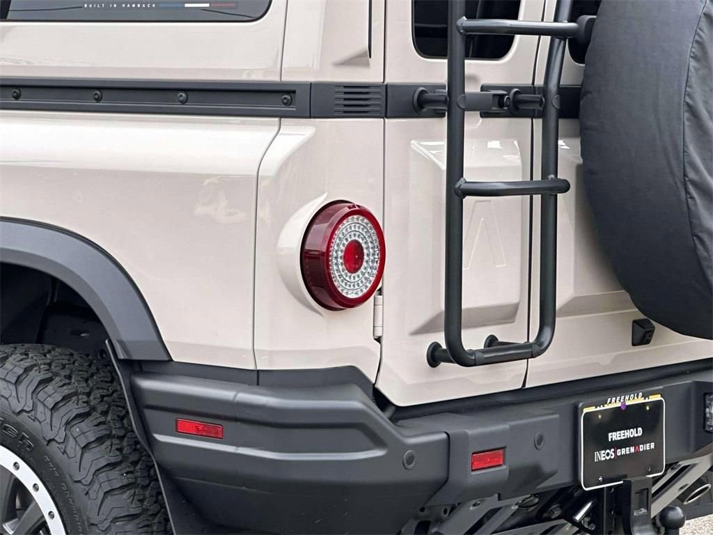 Used 2025 INEOS Grenadier Fieldmaster Edition image 10