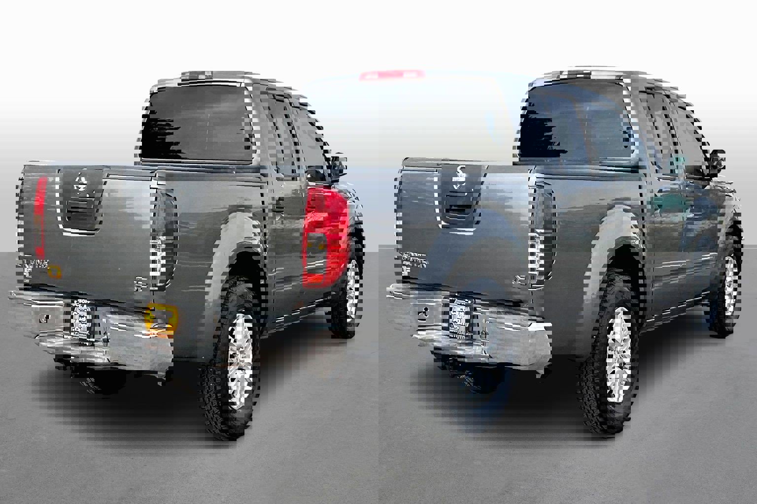 Used 2008 Nissan Frontier SE w/ SE Value Truck Pkg image 2