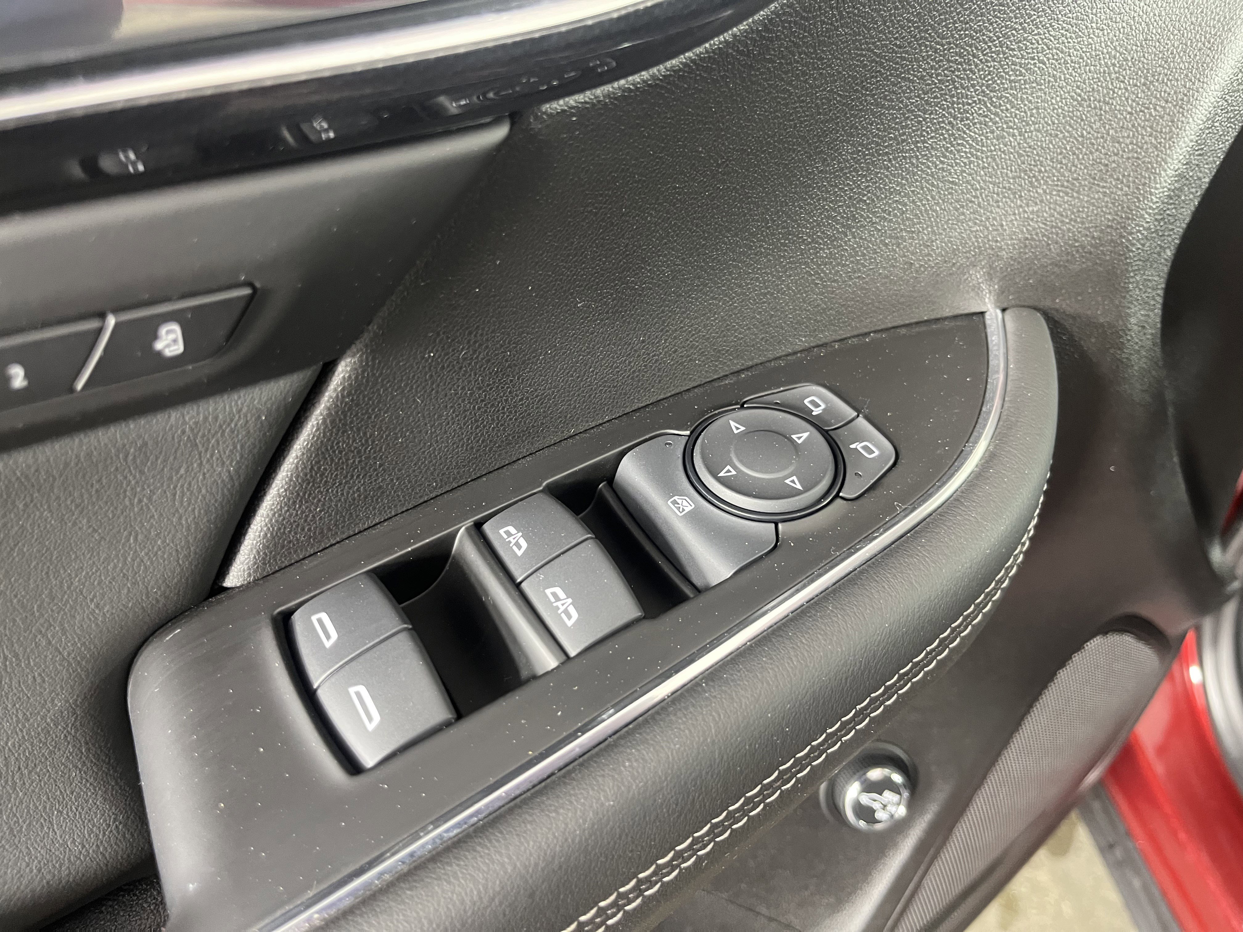 Used 2023 Buick Envision Essence image 18