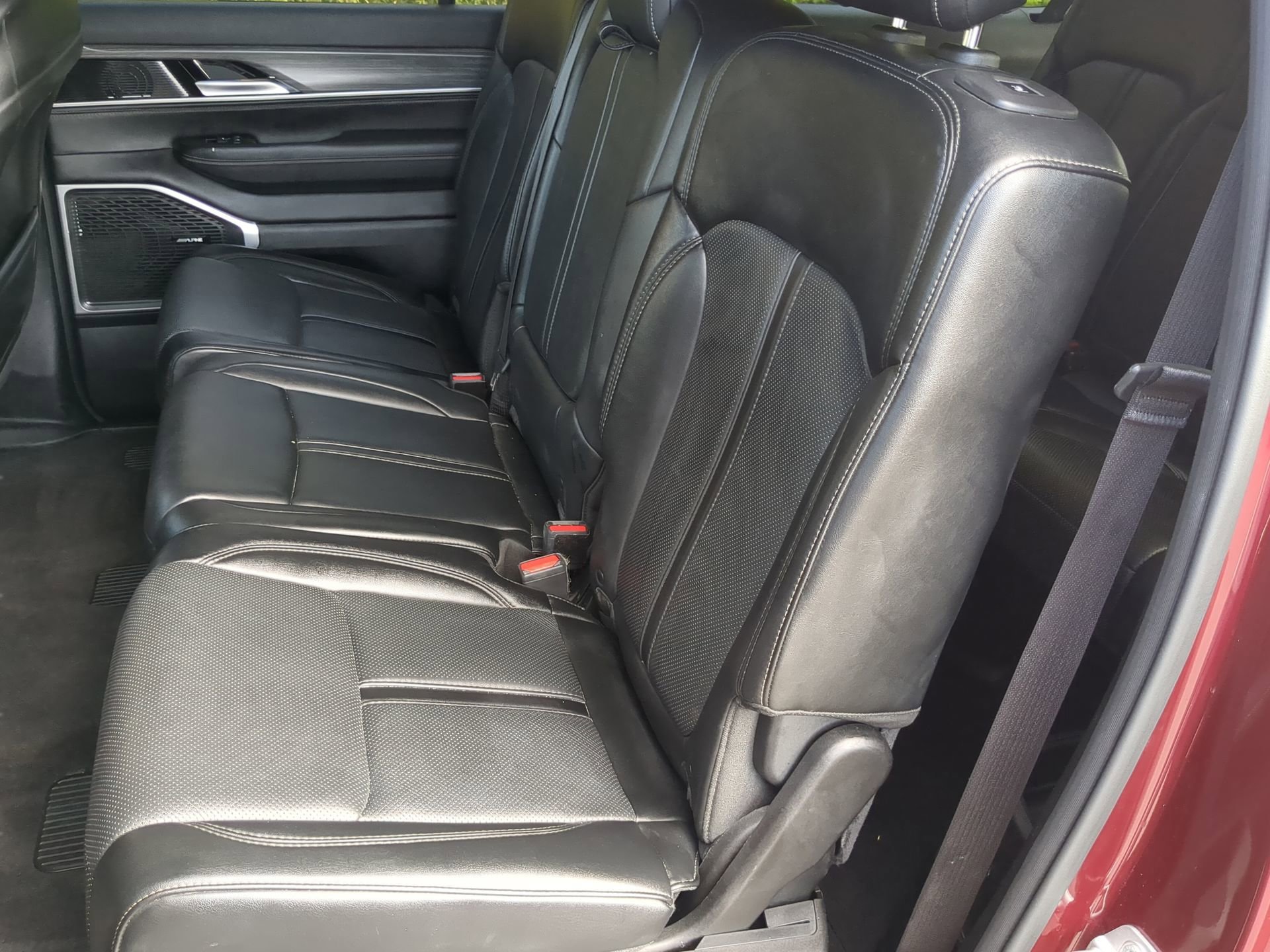 Used 2024 Jeep Wagoneer L Series II w/ Flexible Seating Group AWD/4WD image 47