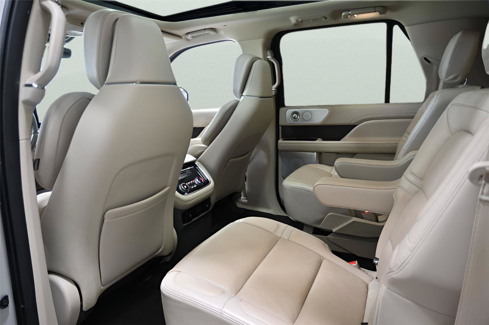 Used 2021 Lincoln Navigator L Reserve w/ Luxury Package AWD/4WD image 16