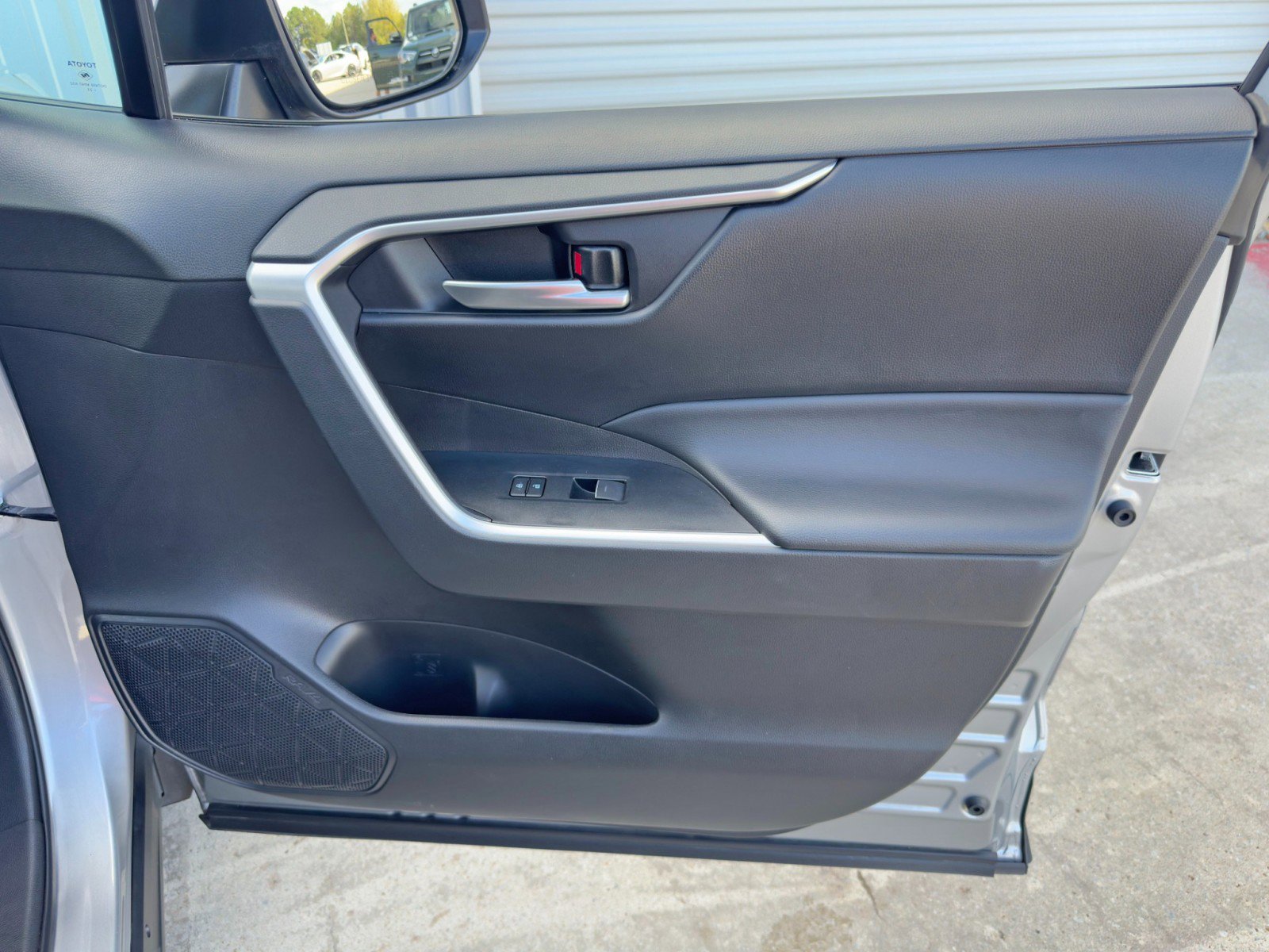 Used 2024 Toyota RAV4 XLE image 41