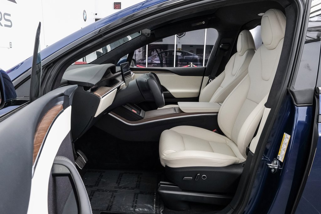 Used 2022 Tesla Model X image 4