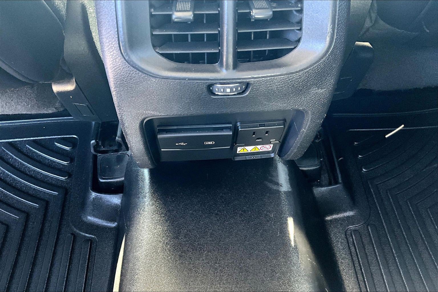 Used 2019 Jeep Cherokee Limited w/ Luxury Group AWD/4WD image 39