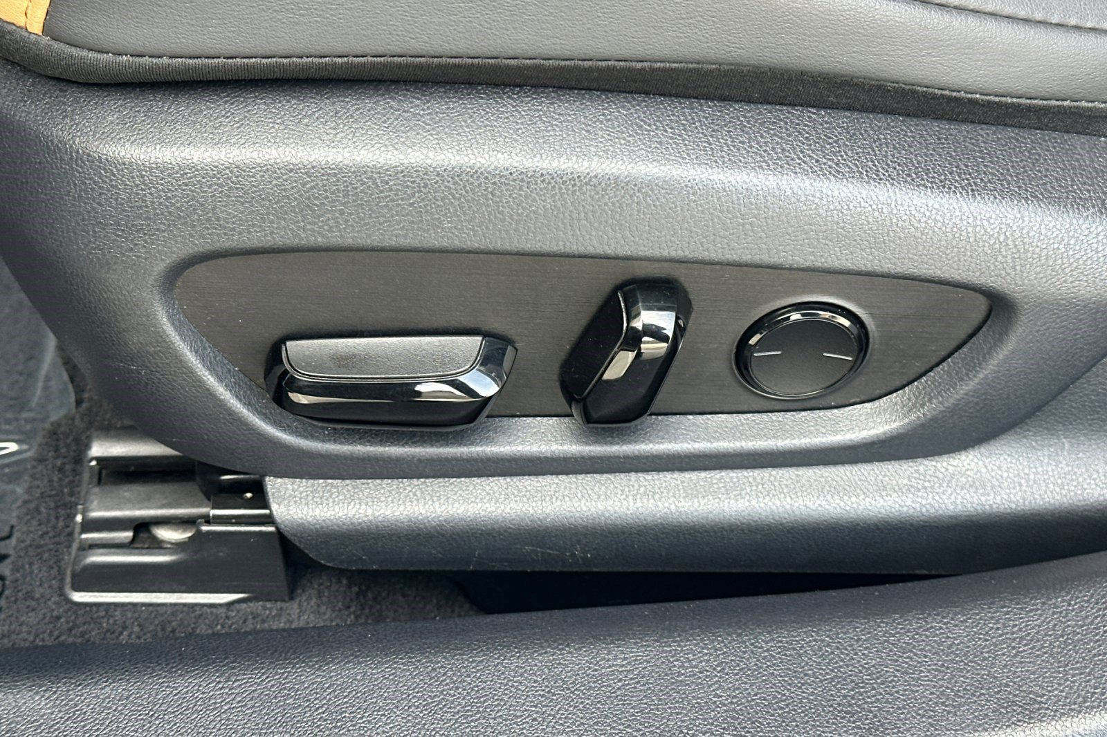 Used 2024 Lexus ES 300h w/ Premium Package image 14