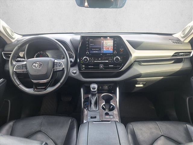 Used 2022 Toyota Highlander Limited image 16