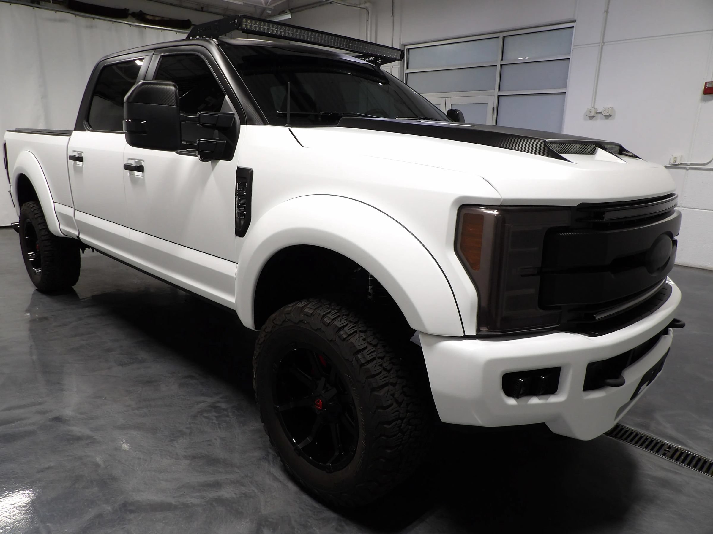 Used 2019 Ford F250 Lariat w/ Lariat Ultimate Package AWD/4WD image 2