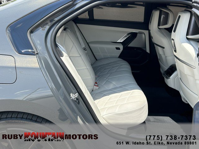 Used 2025 BMW 750e xDrive w/ Premium Package AWD/4WD image 27