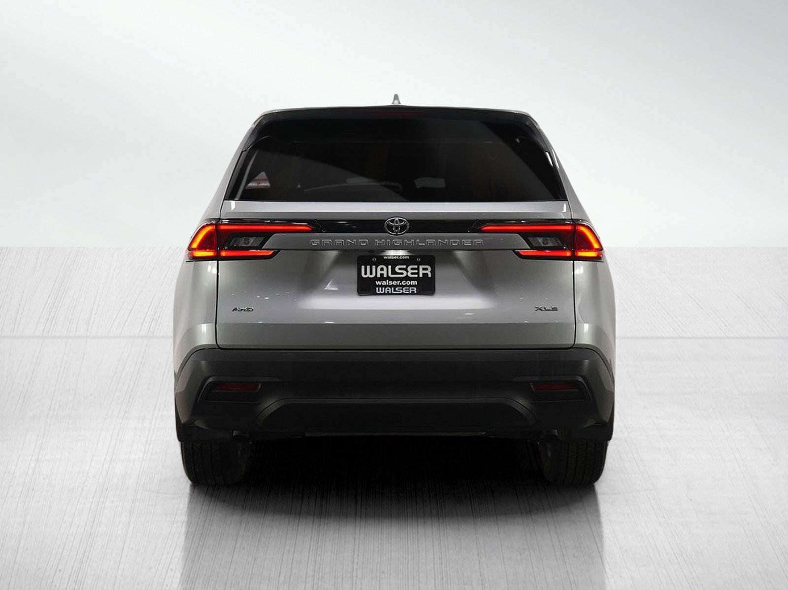 Used 2025 Toyota Grand Highlander XLE image 4