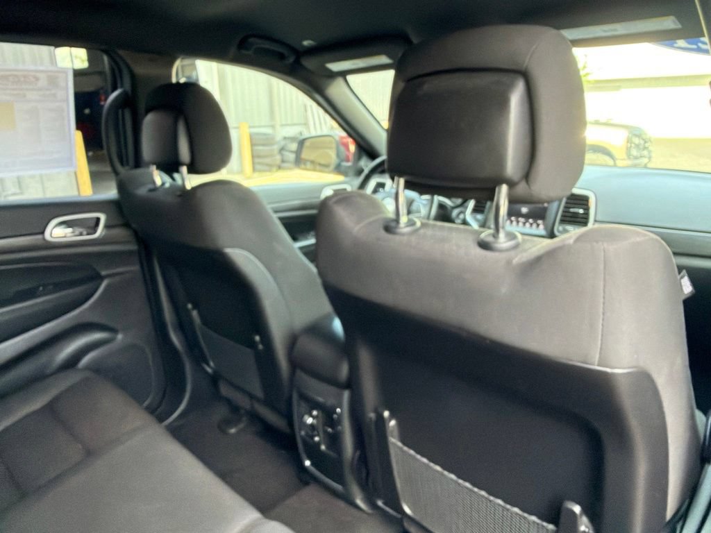 Used 2021 Jeep Grand Cherokee Laredo AWD/4WD image 28