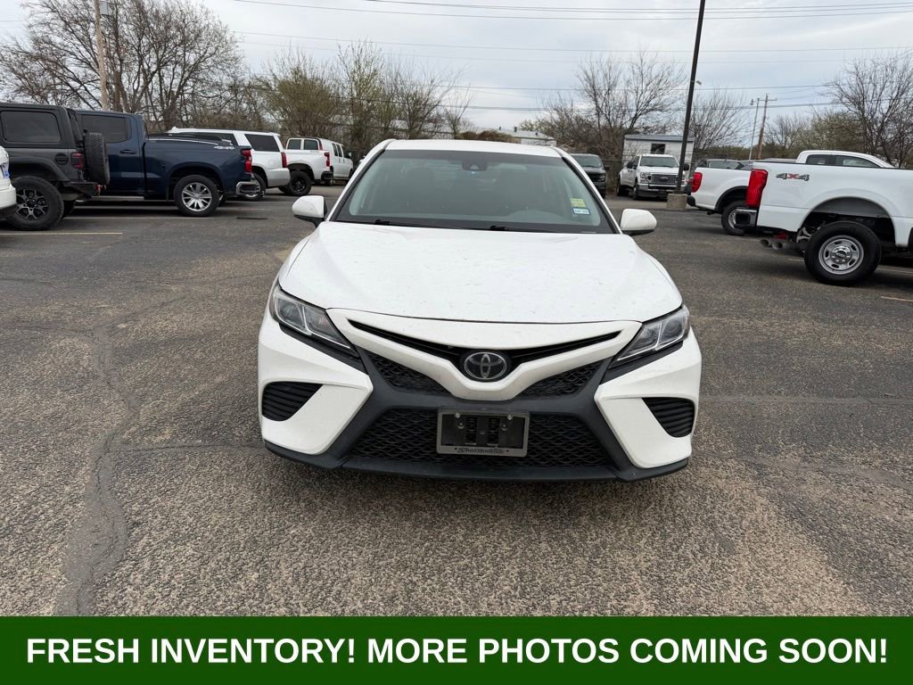 Used 2020 Toyota Camry SE image 2