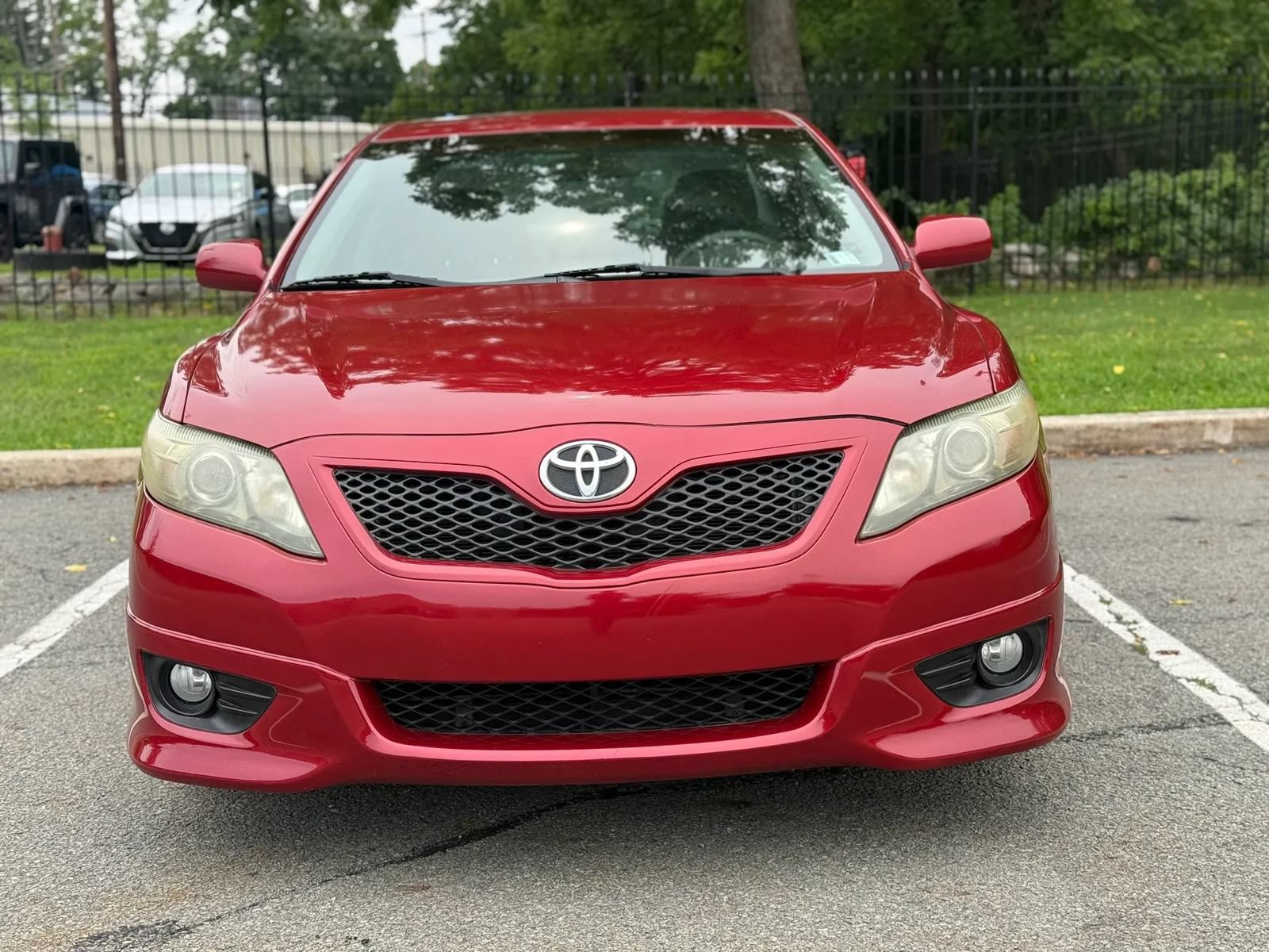 Used 2011 Toyota Camry SE w/ SE Extra-Value Pkg #1 FWD image 2