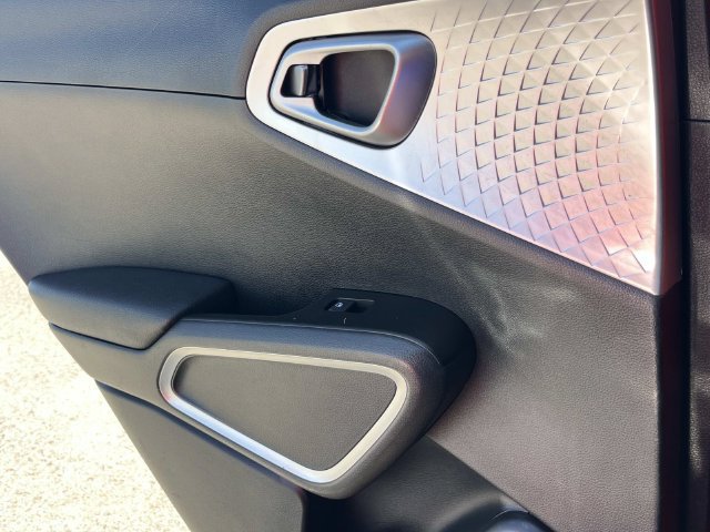 Used 2022 Kia Soul LX FWD image 17