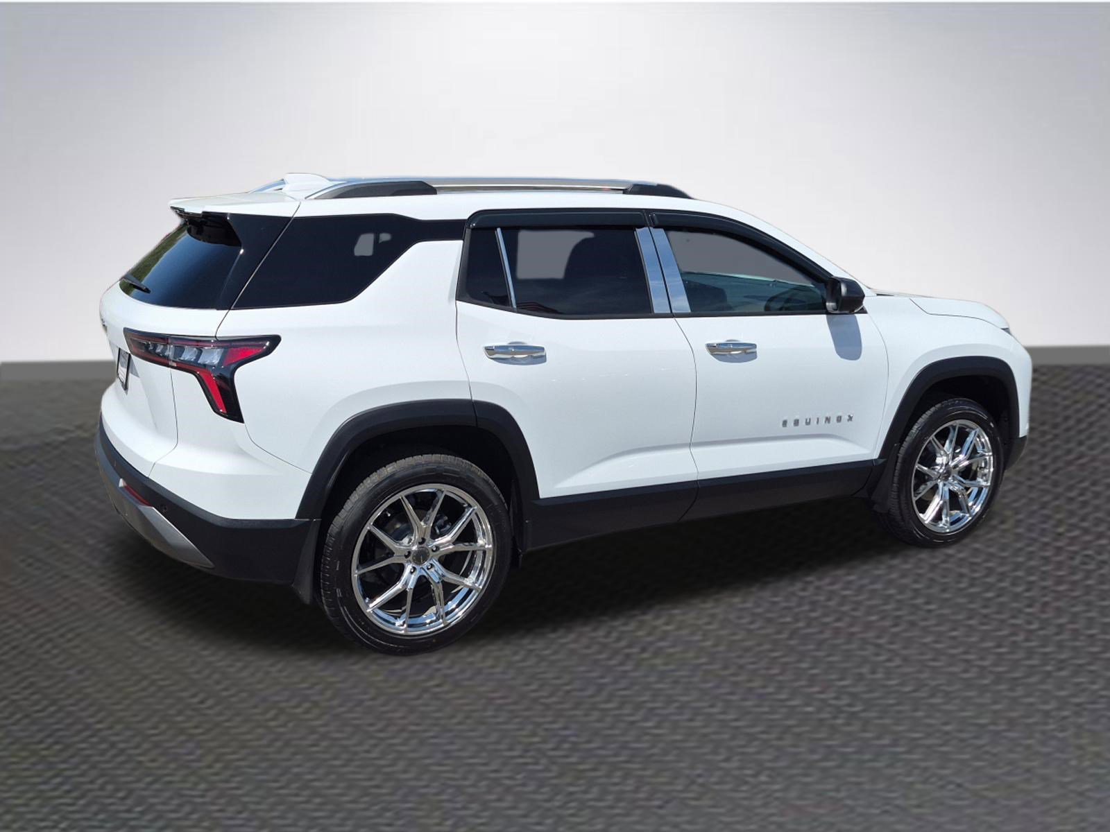 Used 2026 Chevrolet Equinox LT w/ Safety and Technology Package image 5