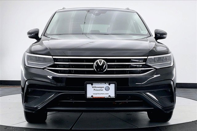 Used 2023 Volkswagen Tiguan SE image 3